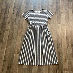 Tickled Teal Pocket Dress Gray White Striped Midi Short Sleeve Size Small